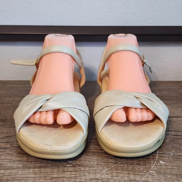 SAS Twist Again Women's Tripod Comfort Sandals Shoes Size 11 Medium Beige - Picture 2 of 9